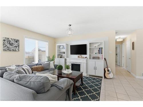 65 Thistlemoor Drive, Caledonia, ON - Indoor Photo Showing Living Room