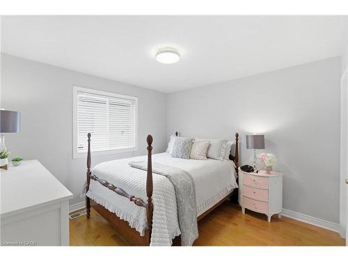 65 Thistlemoor Drive, Caledonia, ON - Indoor Photo Showing Bedroom