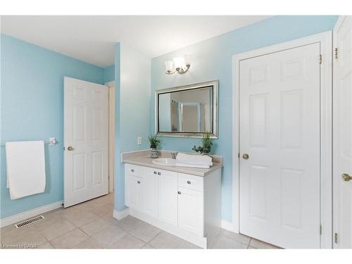 65 Thistlemoor Drive, Caledonia, ON - Indoor Photo Showing Bathroom