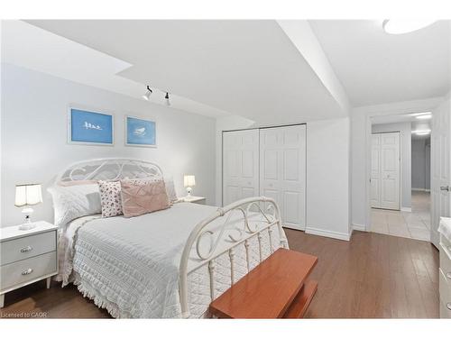 65 Thistlemoor Drive, Caledonia, ON - Indoor Photo Showing Bedroom