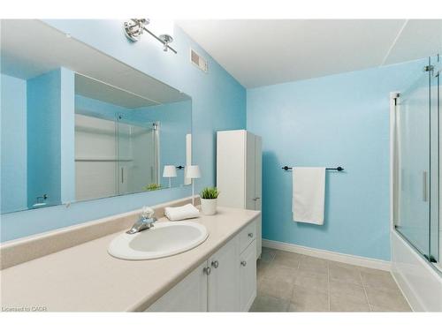 65 Thistlemoor Drive, Caledonia, ON - Indoor Photo Showing Bathroom