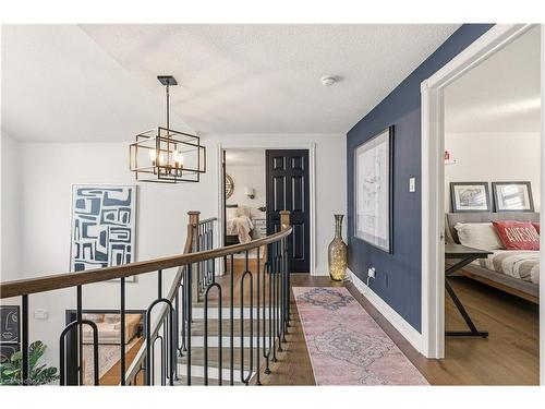 3196 Desmond Drive, Burlington, ON - Indoor Photo Showing Other Room