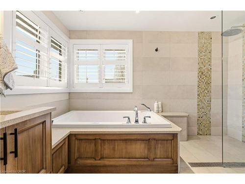 3196 Desmond Drive, Burlington, ON - Indoor Photo Showing Bathroom