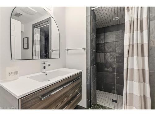 3196 Desmond Drive, Burlington, ON - Indoor Photo Showing Bathroom