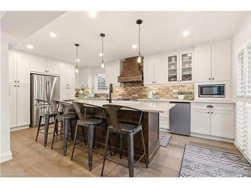 3196 Desmond Drive, Burlington, ON - Indoor Photo Showing Kitchen With Upgraded Kitchen