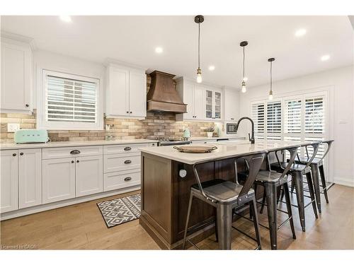 3196 Desmond Drive, Burlington, ON - Indoor Photo Showing Kitchen With Upgraded Kitchen