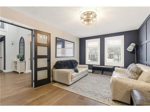 3196 Desmond Drive, Burlington, ON - Indoor Photo Showing Living Room