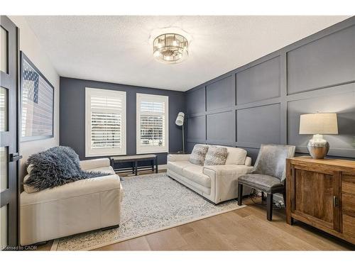 3196 Desmond Drive, Burlington, ON - Indoor Photo Showing Living Room
