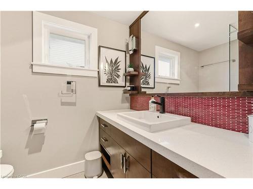 3196 Desmond Drive, Burlington, ON - Indoor Photo Showing Bathroom
