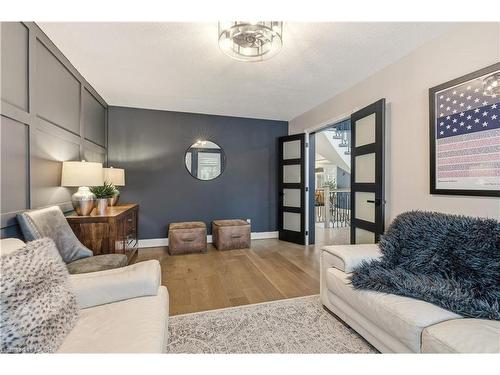 3196 Desmond Drive, Burlington, ON - Indoor Photo Showing Living Room