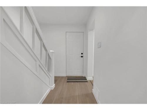 20 Crosthwaite Avenue N, Hamilton, ON - Indoor Photo Showing Other Room