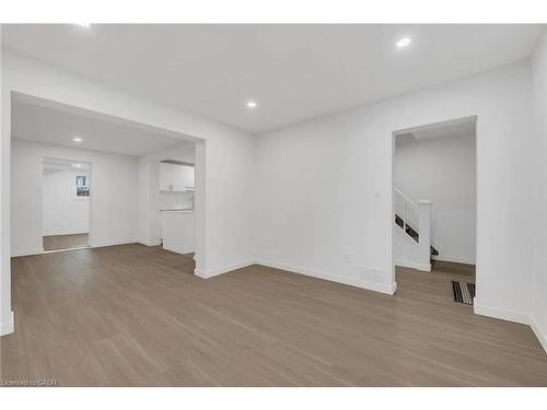 20 Crosthwaite Avenue N, Hamilton, ON - Indoor Photo Showing Other Room