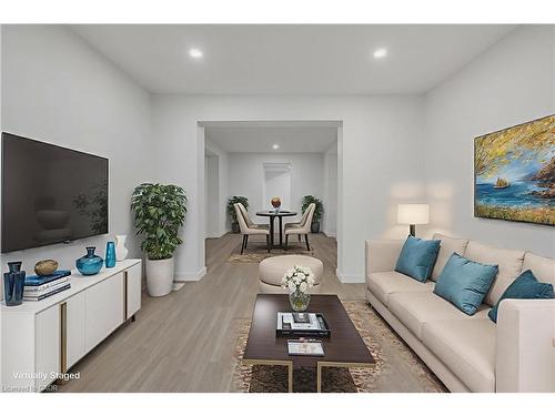 20 Crosthwaite Avenue N, Hamilton, ON - Indoor Photo Showing Living Room