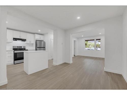 20 Crosthwaite Avenue N, Hamilton, ON - Indoor Photo Showing Kitchen