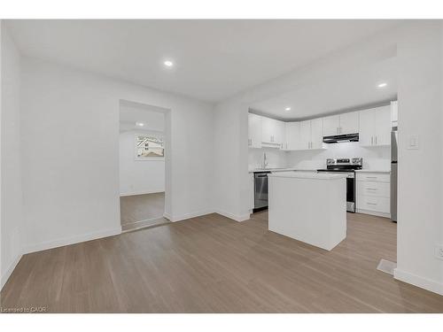 20 Crosthwaite Avenue N, Hamilton, ON - Indoor Photo Showing Kitchen