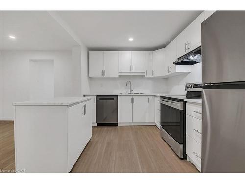 20 Crosthwaite Avenue N, Hamilton, ON - Indoor Photo Showing Kitchen