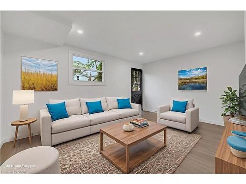 20 Crosthwaite Avenue N, Hamilton, ON - Indoor Photo Showing Living Room