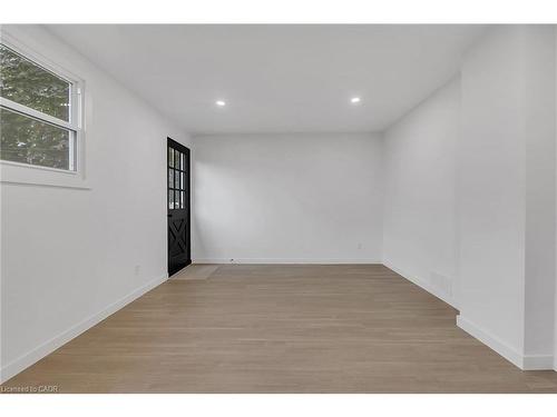 20 Crosthwaite Avenue N, Hamilton, ON - Indoor Photo Showing Other Room