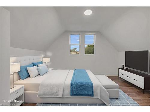 20 Crosthwaite Avenue N, Hamilton, ON - Indoor Photo Showing Bedroom