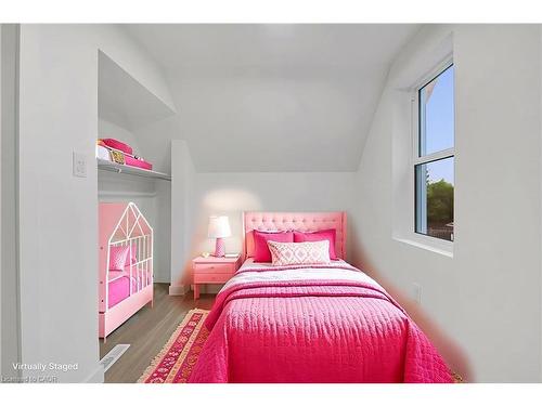 20 Crosthwaite Avenue N, Hamilton, ON - Indoor Photo Showing Bedroom