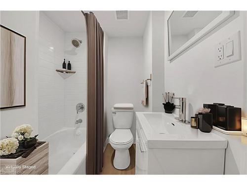 20 Crosthwaite Avenue N, Hamilton, ON - Indoor Photo Showing Bathroom