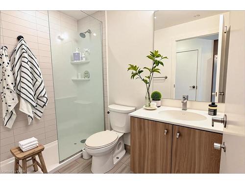 1803-5 Wellington Street S, Kitchener, ON - Indoor Photo Showing Bathroom