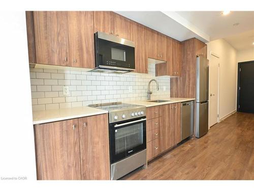 1803-5 Wellington Street S, Kitchener, ON - Indoor Photo Showing Kitchen With Upgraded Kitchen