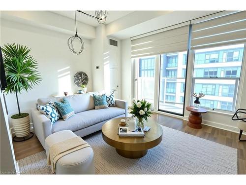1803-5 Wellington Street S, Kitchener, ON - Indoor Photo Showing Living Room