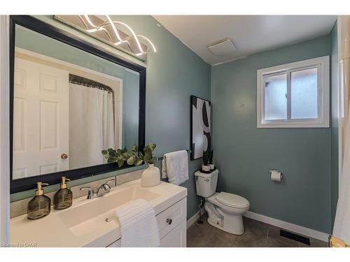 147 Taylor Avenue, Cambridge, ON - Indoor Photo Showing Bathroom