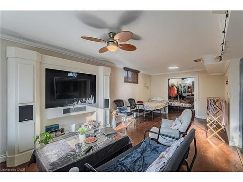 147 Taylor Avenue, Cambridge, ON - Indoor Photo Showing Living Room