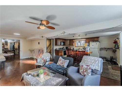 147 Taylor Avenue, Cambridge, ON - Indoor Photo Showing Living Room