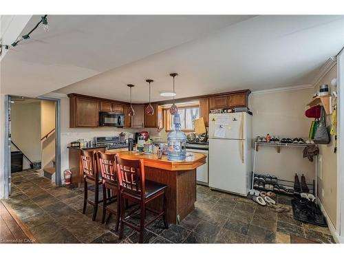 147 Taylor Avenue, Cambridge, ON - Indoor Photo Showing Kitchen