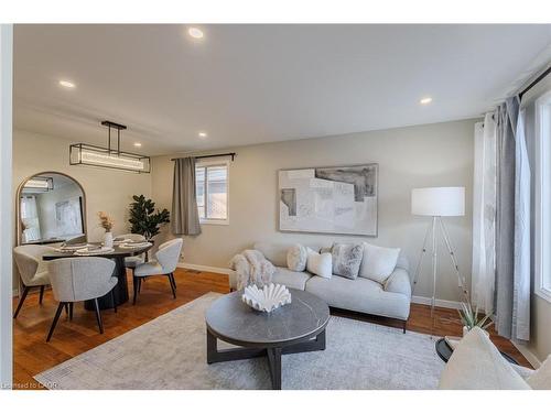 147 Taylor Avenue, Cambridge, ON - Indoor Photo Showing Living Room