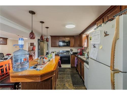 147 Taylor Avenue, Cambridge, ON - Indoor Photo Showing Kitchen