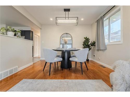 147 Taylor Avenue, Cambridge, ON - Indoor Photo Showing Dining Room