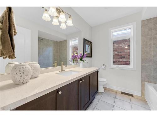 4838 Columbus Drive, Burlington, ON - Indoor Photo Showing Bathroom