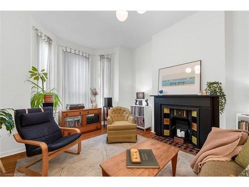 158 Wilson Street, Hamilton, ON - Indoor Photo Showing Living Room