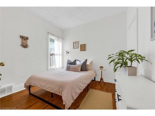 158 Wilson Street, Hamilton, ON - Indoor Photo Showing Bedroom