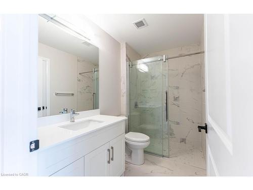 104-120 Springvalley Crescent, Hamilton, ON - Indoor Photo Showing Bathroom
