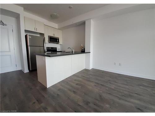 437-101 Shoreview Place, Hamilton, ON - Indoor Photo Showing Kitchen