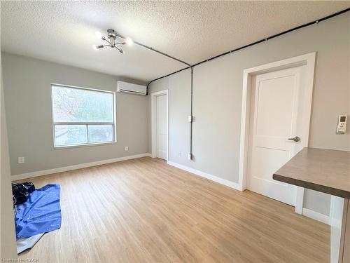 5-120 Charles Street, Hamilton, ON - Indoor Photo Showing Other Room