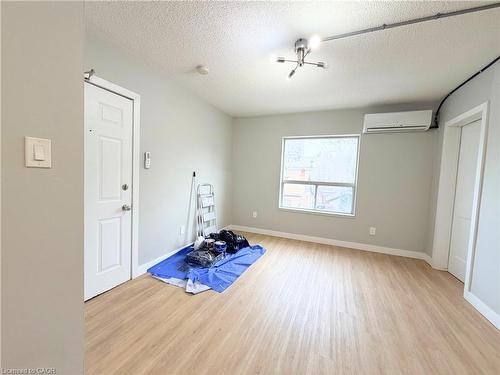 5-120 Charles Street, Hamilton, ON - Indoor Photo Showing Other Room