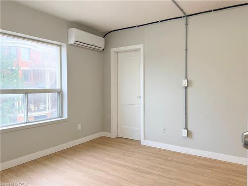 5-120 Charles Street, Hamilton, ON - Indoor Photo Showing Other Room