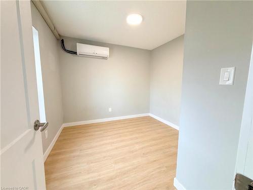 5-120 Charles Street, Hamilton, ON - Indoor Photo Showing Other Room