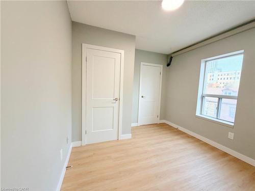 5-120 Charles Street, Hamilton, ON - Indoor Photo Showing Other Room