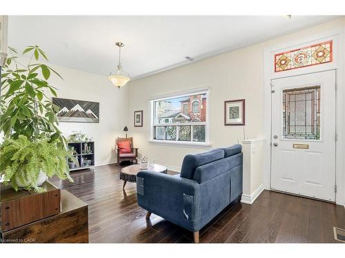 22 Liberty Street, Hamilton, ON - Indoor Photo Showing Living Room