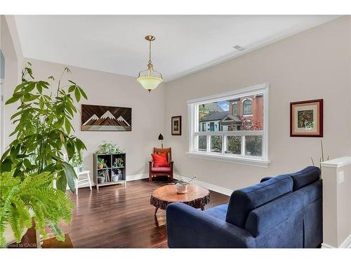 22 Liberty Street, Hamilton, ON - Indoor Photo Showing Living Room