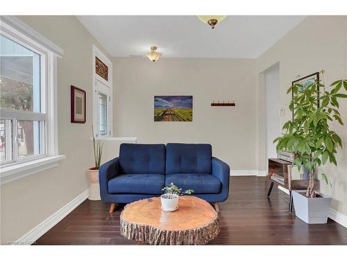 22 Liberty Street, Hamilton, ON - Indoor Photo Showing Living Room