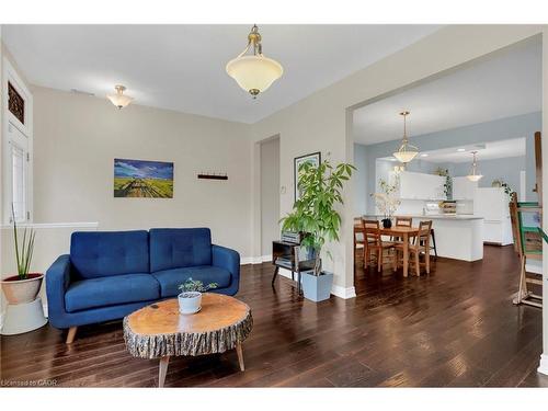 22 Liberty Street, Hamilton, ON - Indoor Photo Showing Living Room
