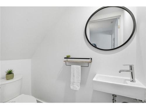 22 Liberty Street, Hamilton, ON - Indoor Photo Showing Bathroom